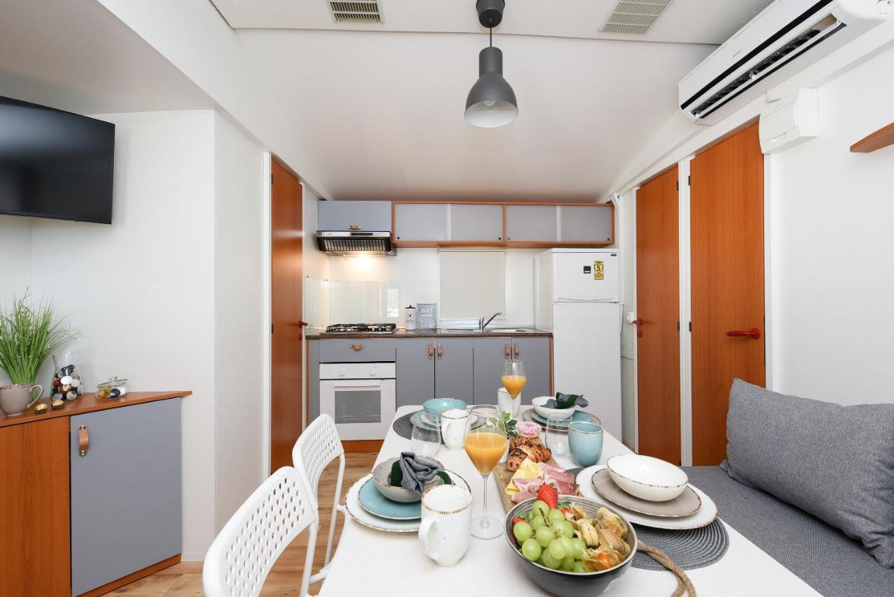 Mia Mobile Home With Jacuzzi Zdrelac Ngoại thất bức ảnh