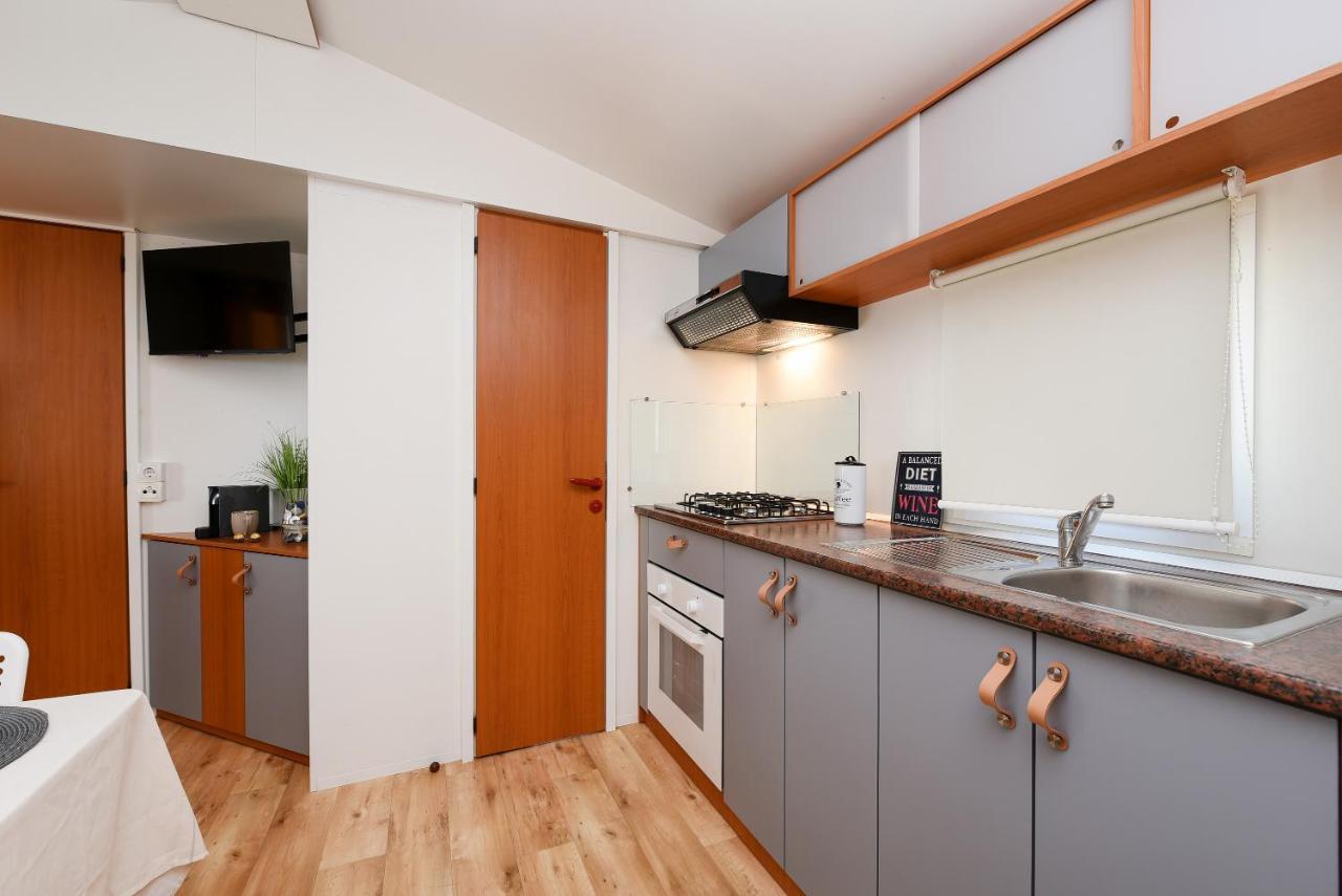 Mia Mobile Home With Jacuzzi Zdrelac Ngoại thất bức ảnh
