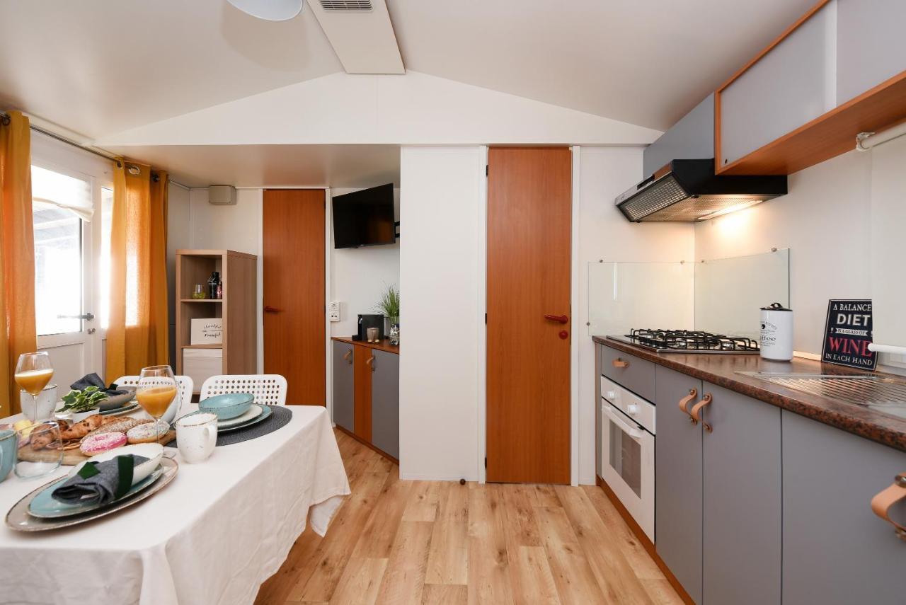 Mia Mobile Home With Jacuzzi Zdrelac Ngoại thất bức ảnh
