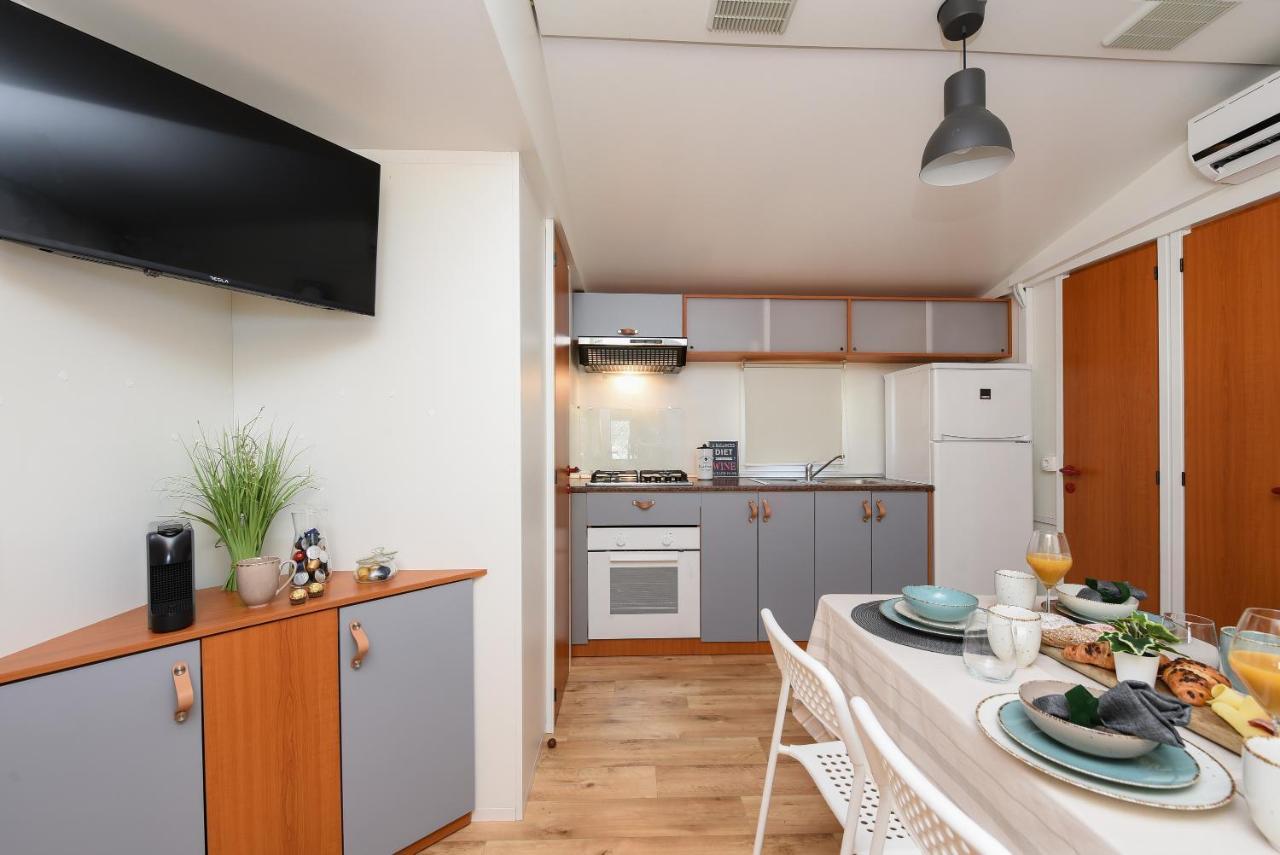 Mia Mobile Home With Jacuzzi Zdrelac Ngoại thất bức ảnh