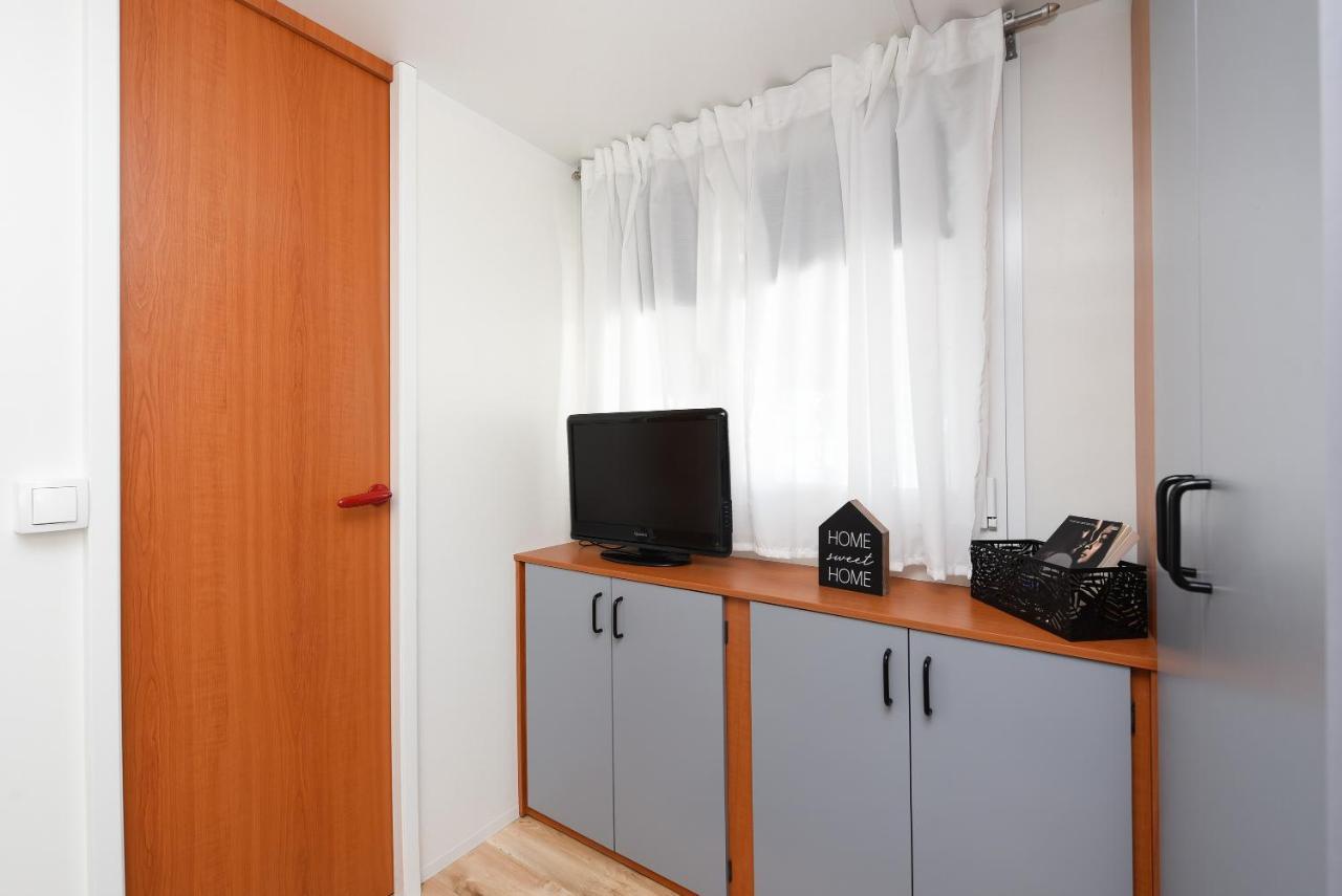 Mia Mobile Home With Jacuzzi Zdrelac Ngoại thất bức ảnh